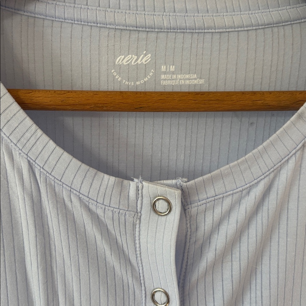 NWT aerie Pale Blue Ribbed Button-Front Cropped Long Sleeve Top - Picture 2 of 4